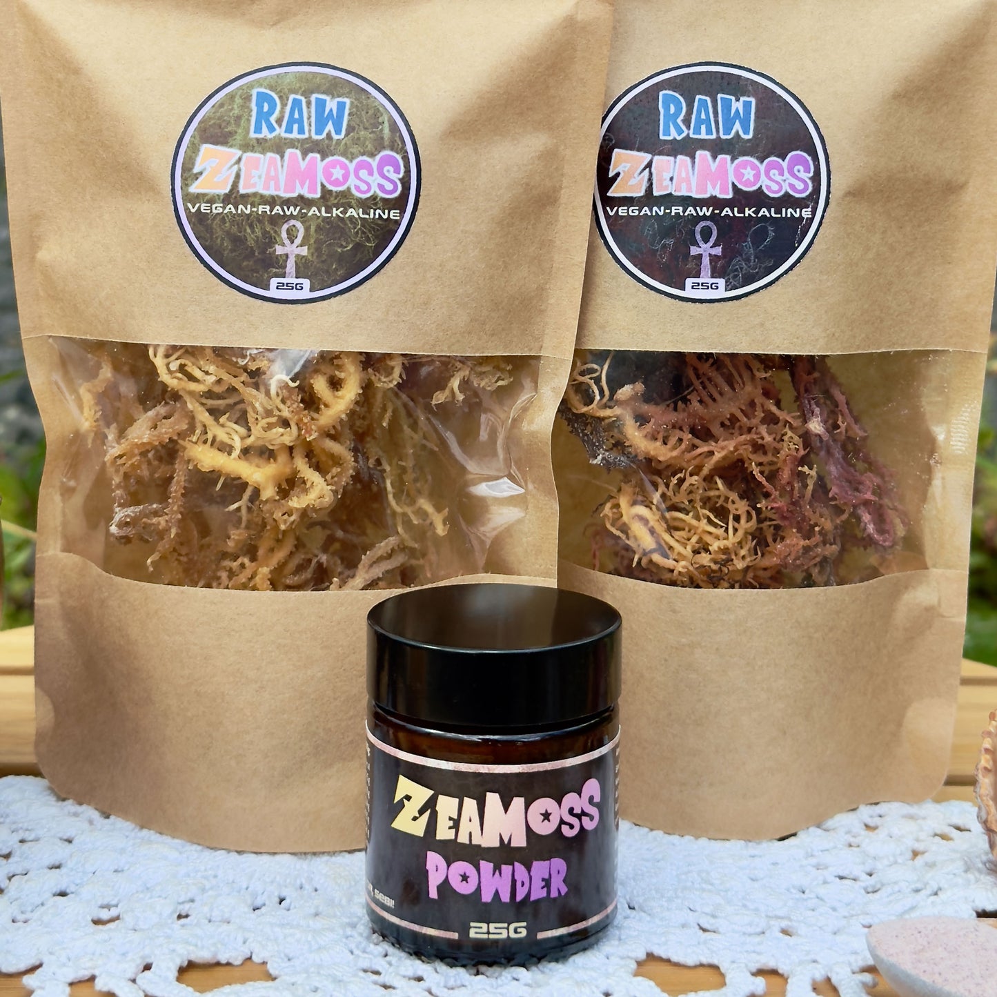 Detailansicht von Sea Moss Raw 25g Rainbow, 25g Sea Moss Gold und 25g Full Spectrum Sea Moss Pulver