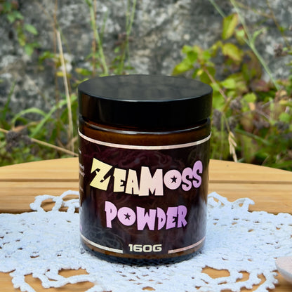 Sea Moss Pulver Rainbow, Wildcrafted, East African Sea Moss (Euchema Denticulatum), 160g Glas von ZeaMoss, Closeup Bild, präsentiert draußen vor einer Naturkulisse