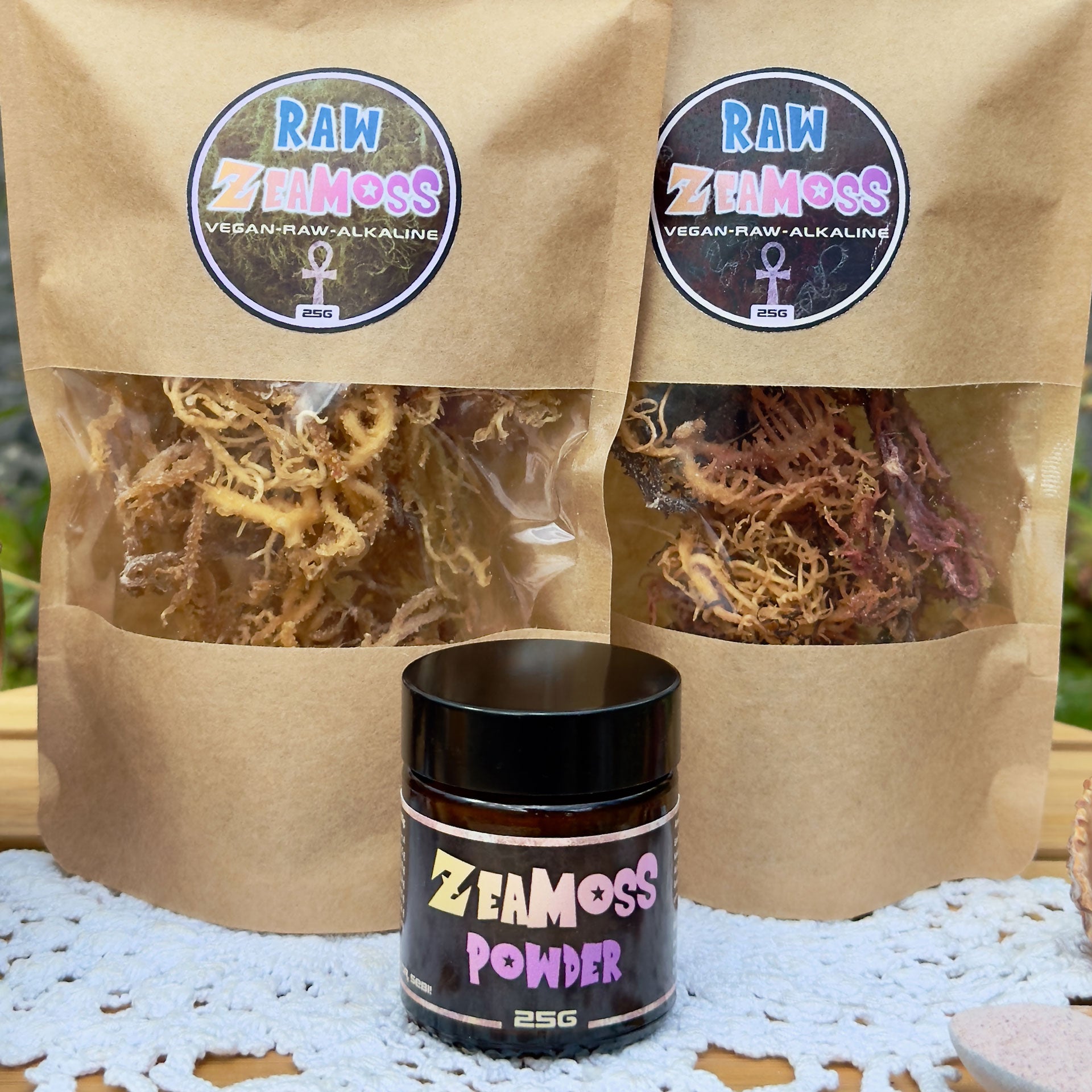 Detailansicht von Sea Moss Raw 25g Rainbow, 25g Sea Moss Gold und 25g Full Spectrum Sea Moss Pulver